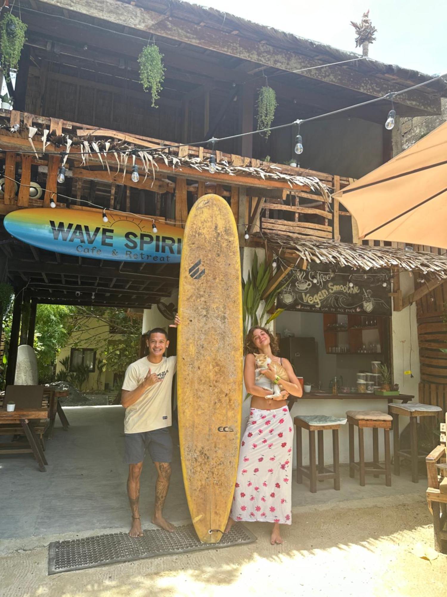 卢纳将军城 Wave Retreat旅舍 外观 照片