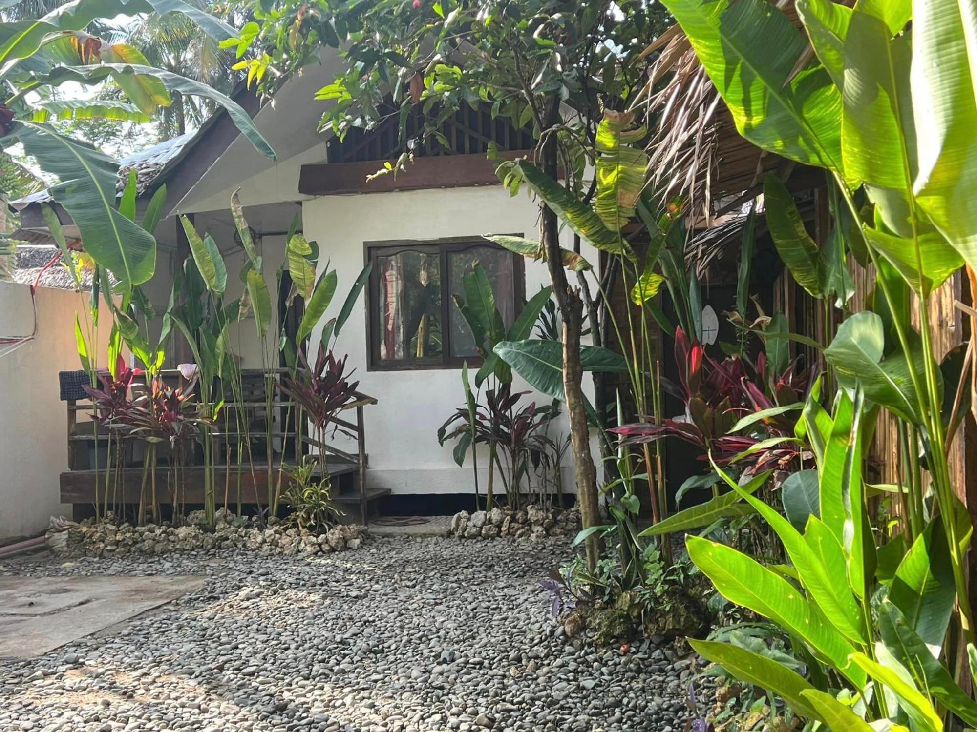 卢纳将军城 Wave Retreat旅舍 外观 照片