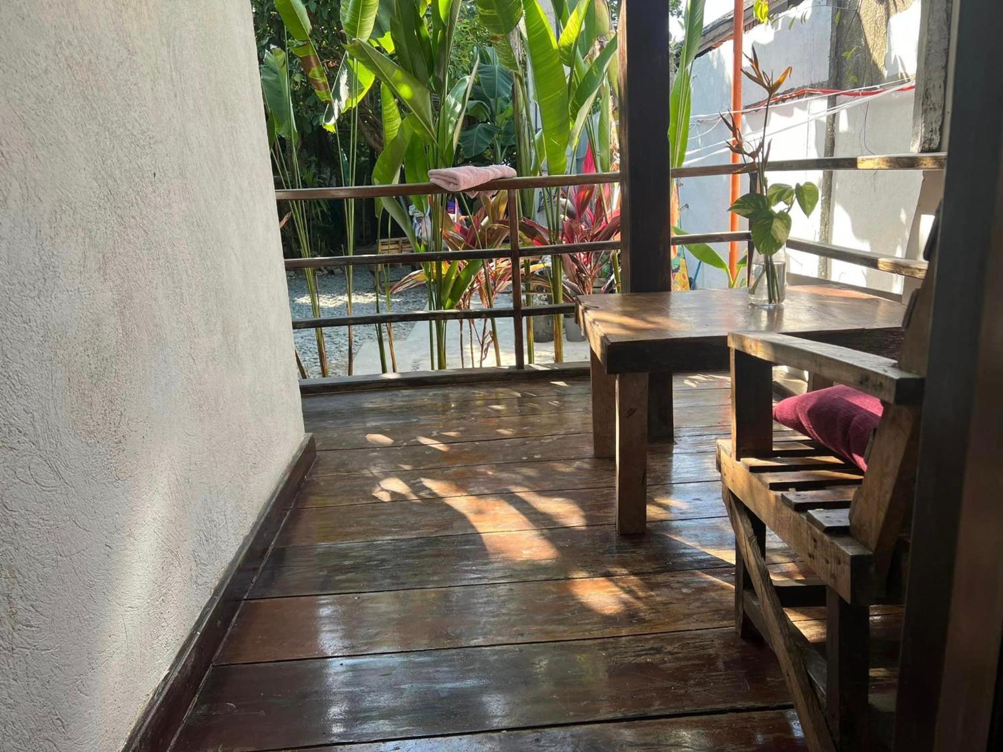 卢纳将军城 Wave Retreat旅舍 外观 照片