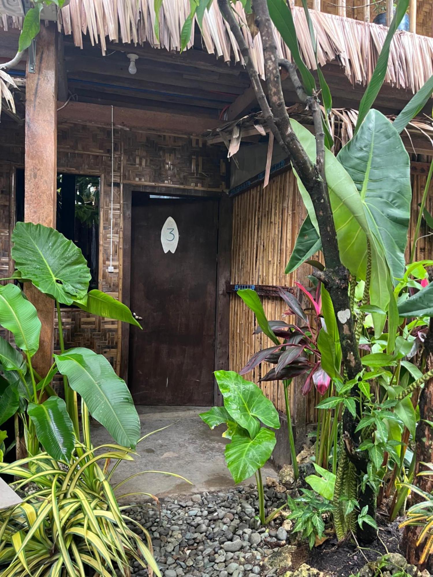 卢纳将军城 Wave Retreat旅舍 外观 照片
